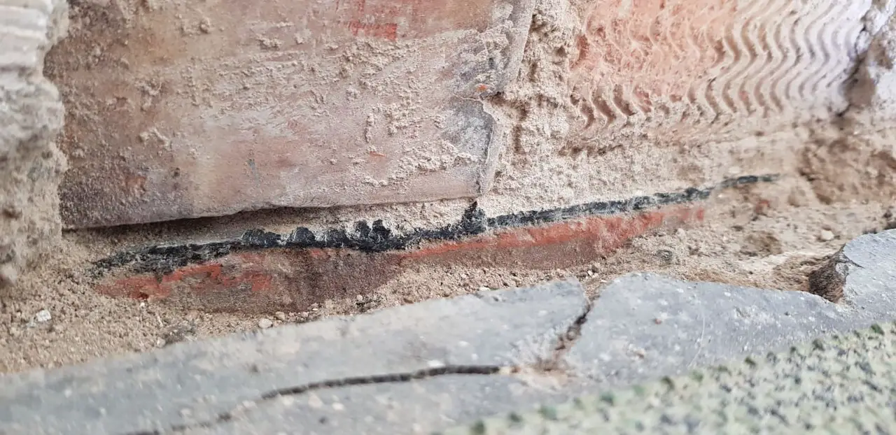 Damp Proof Course Old Houses – The Full Guide