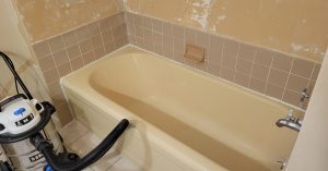 Read more about the article Can you paint a bathtub – Yes you can and it’s cheap & easy!